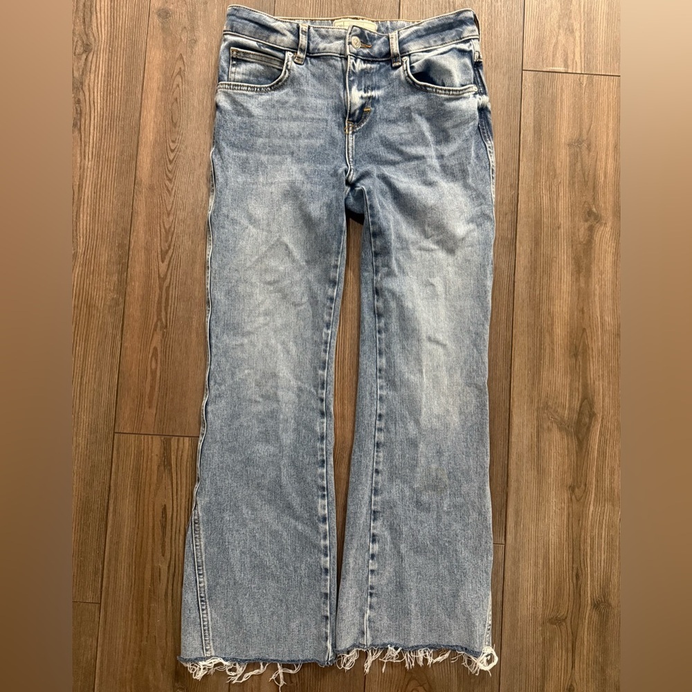Free People Flare Jeans W26 Light Wash Raw Hem Frayed Boho Stretch Denim - Picture 3 of 3
